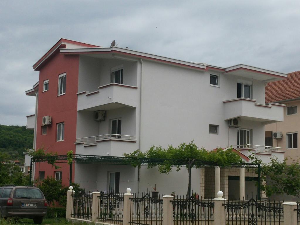 Apartments Ela Ulcinj Exterior photo