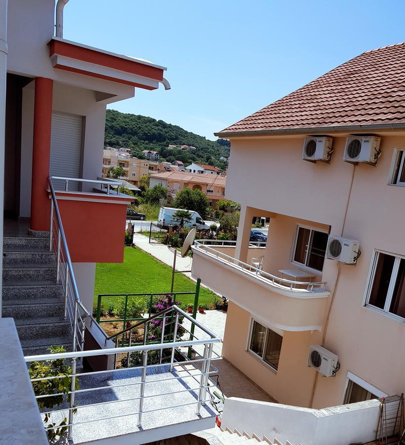 Apartments Ela Ulcinj Exterior photo