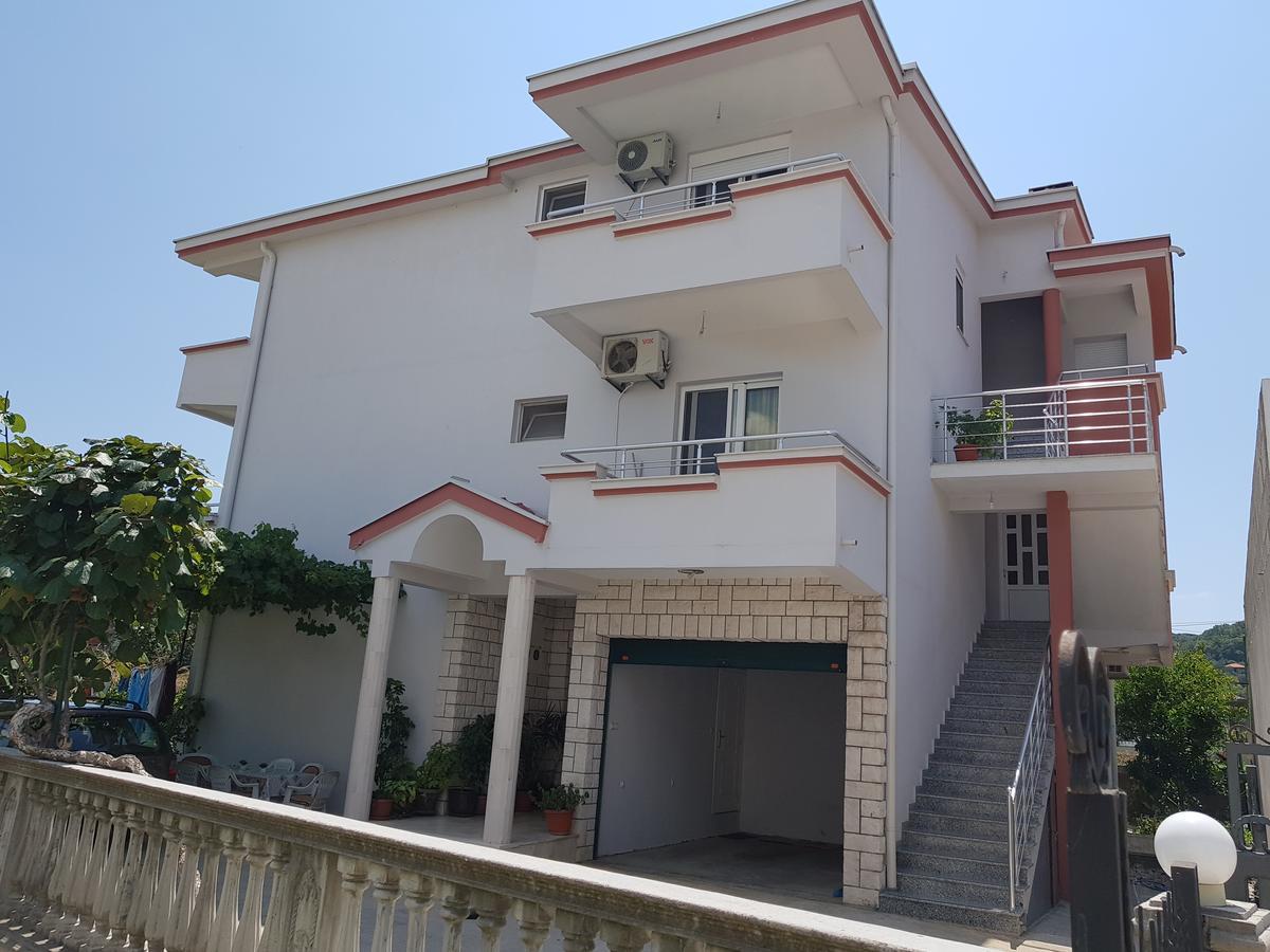 Apartments Ela Ulcinj Exterior photo